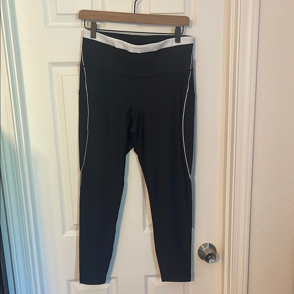 Athleta TALL Interval Stash Tipped 7/8 Tight - Picture 4 of 14